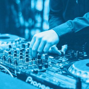 DEEJAY (MINICLASS) (BASE)